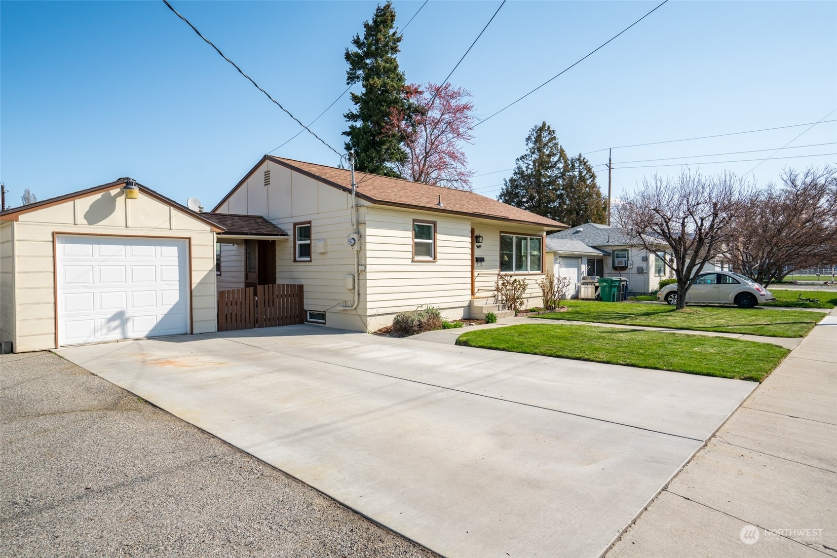 Property Photo:  1014 Montana Street  WA 98801 