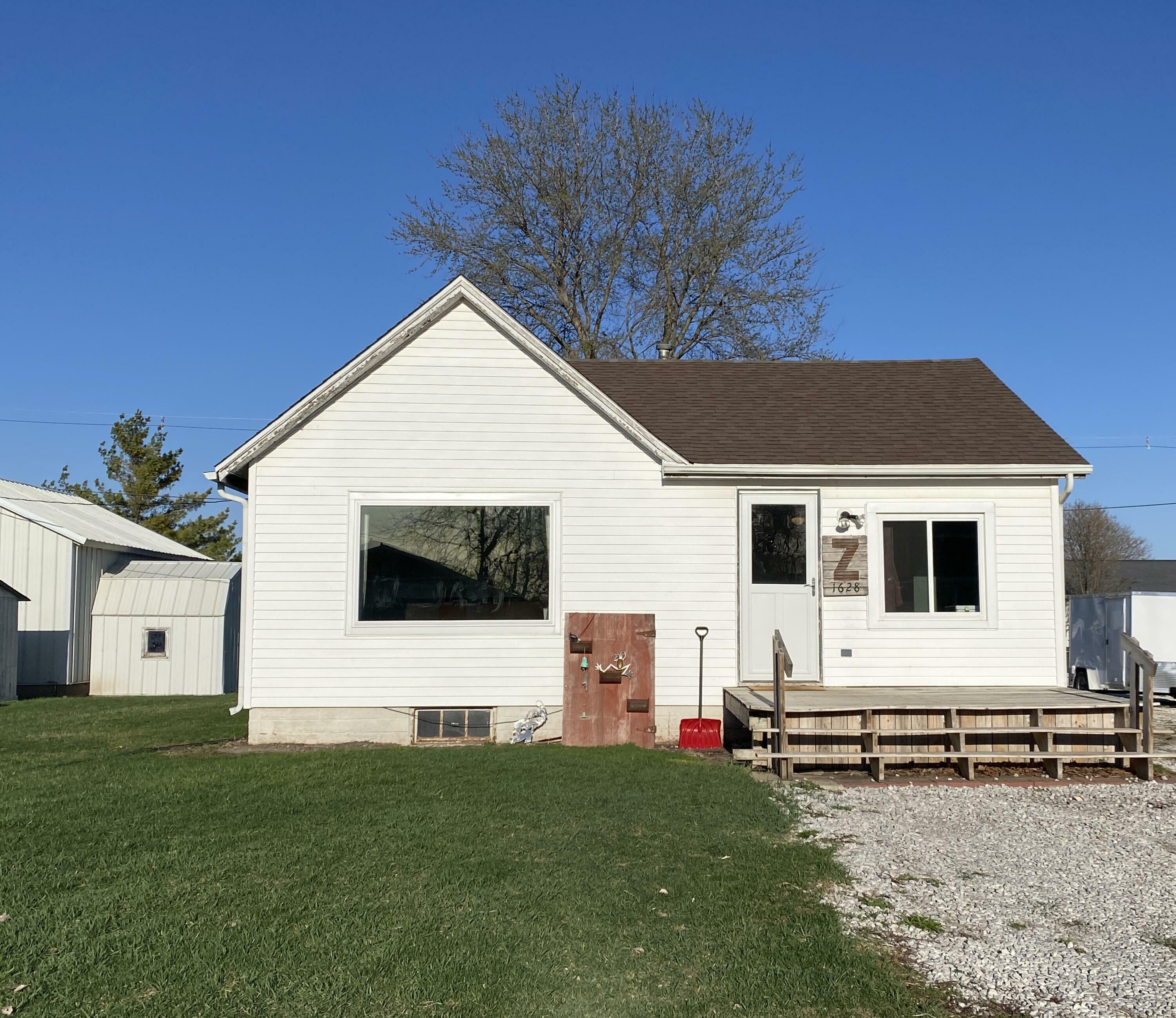 Property Photo:  1628 Dearborn Street  IA 50075 