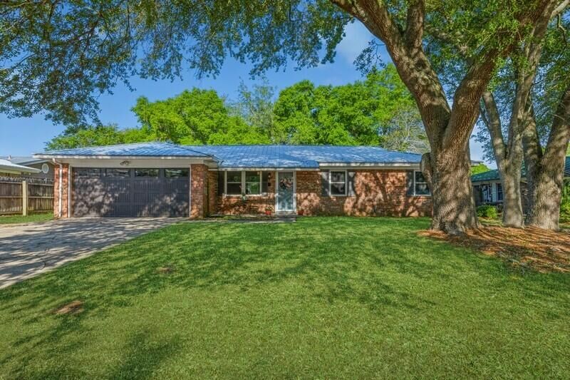 Property Photo:  5 Regency Park Drive  FL 32569 