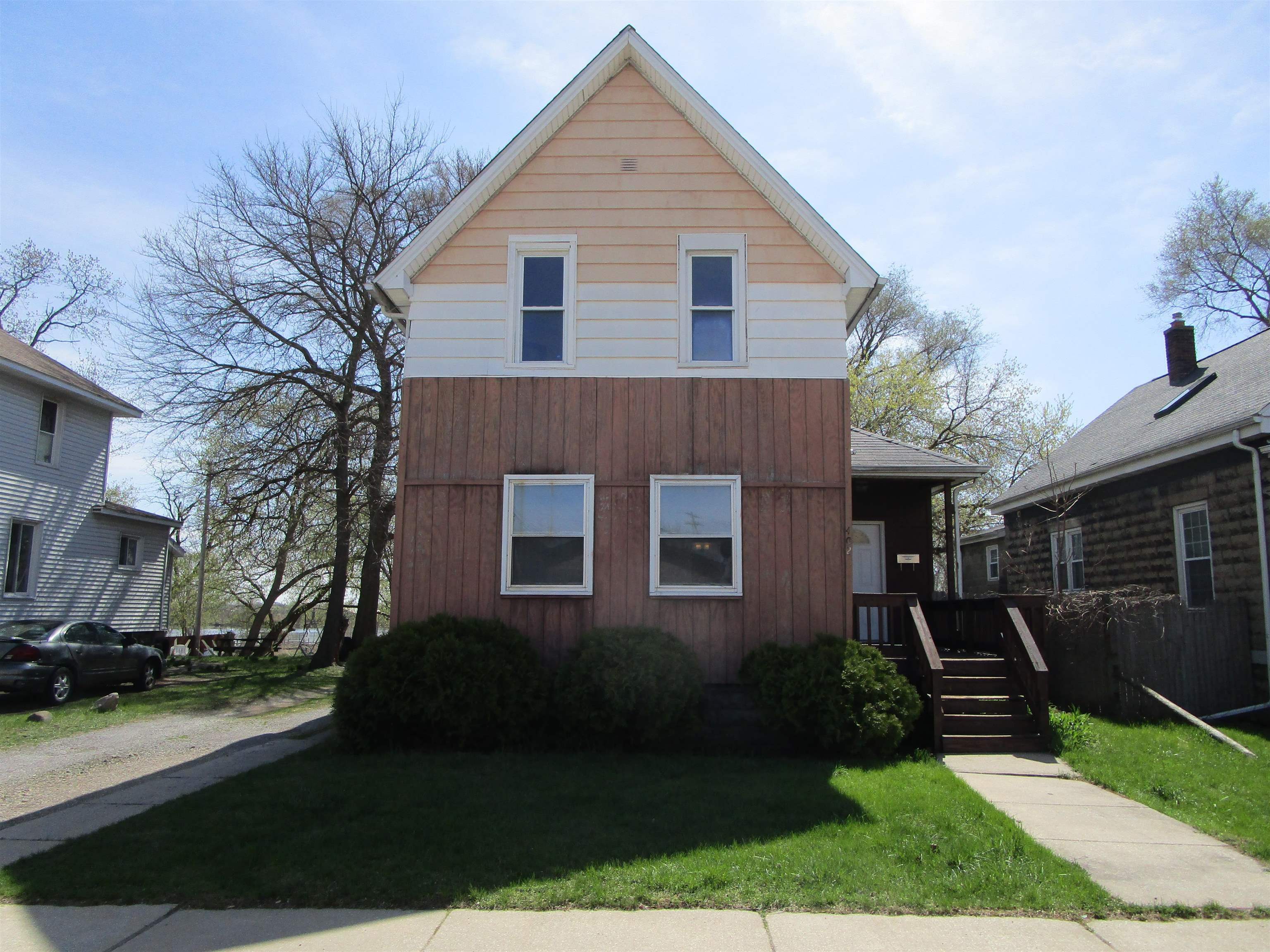 Property Photo:  402 Marquette Ave  MI 48706 