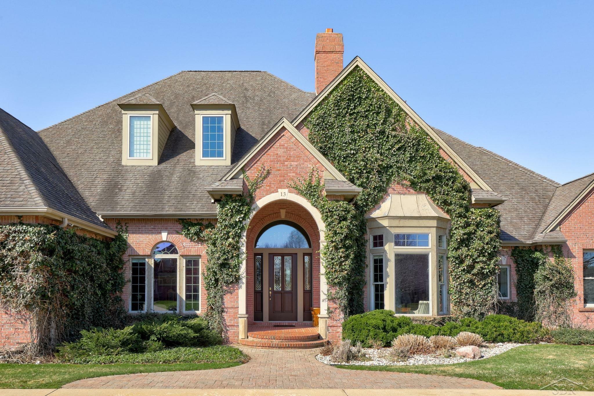 Property Photo: 13 E Grove Court MI 48623