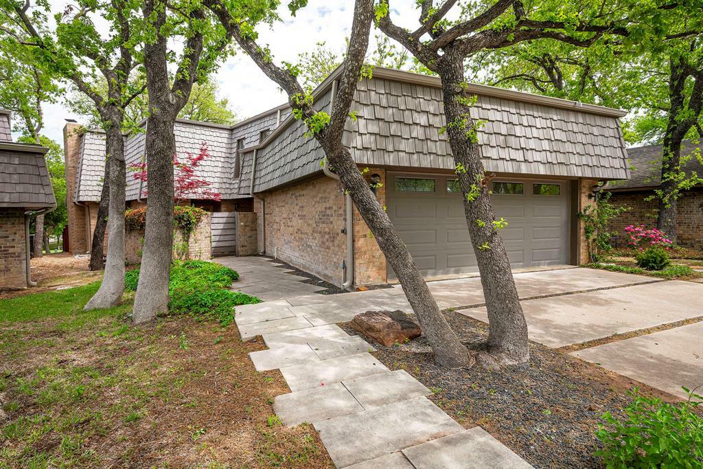 Property Photo: 115 Fairway Village Drive TX 76262