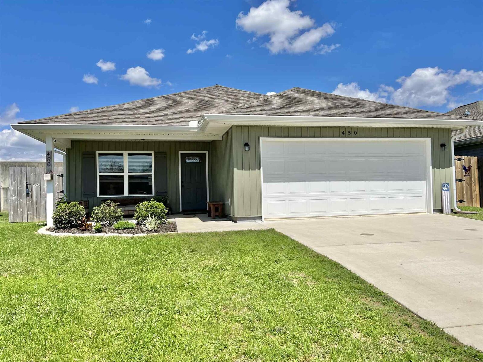 Property Photo:  450 Hilburn Ln  FL 32504 