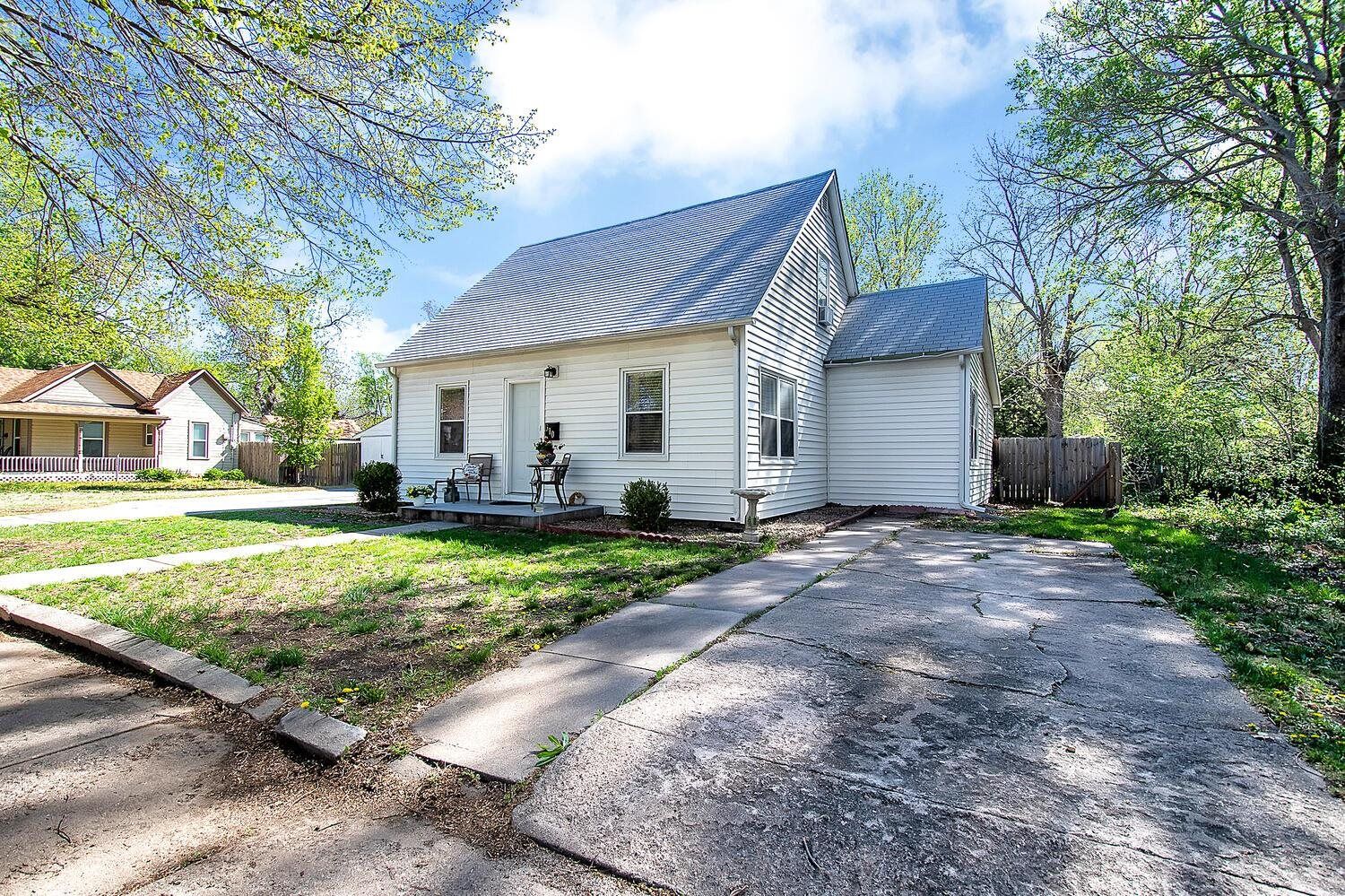 Property Photo:  310 N Park Ave  KS 67147 