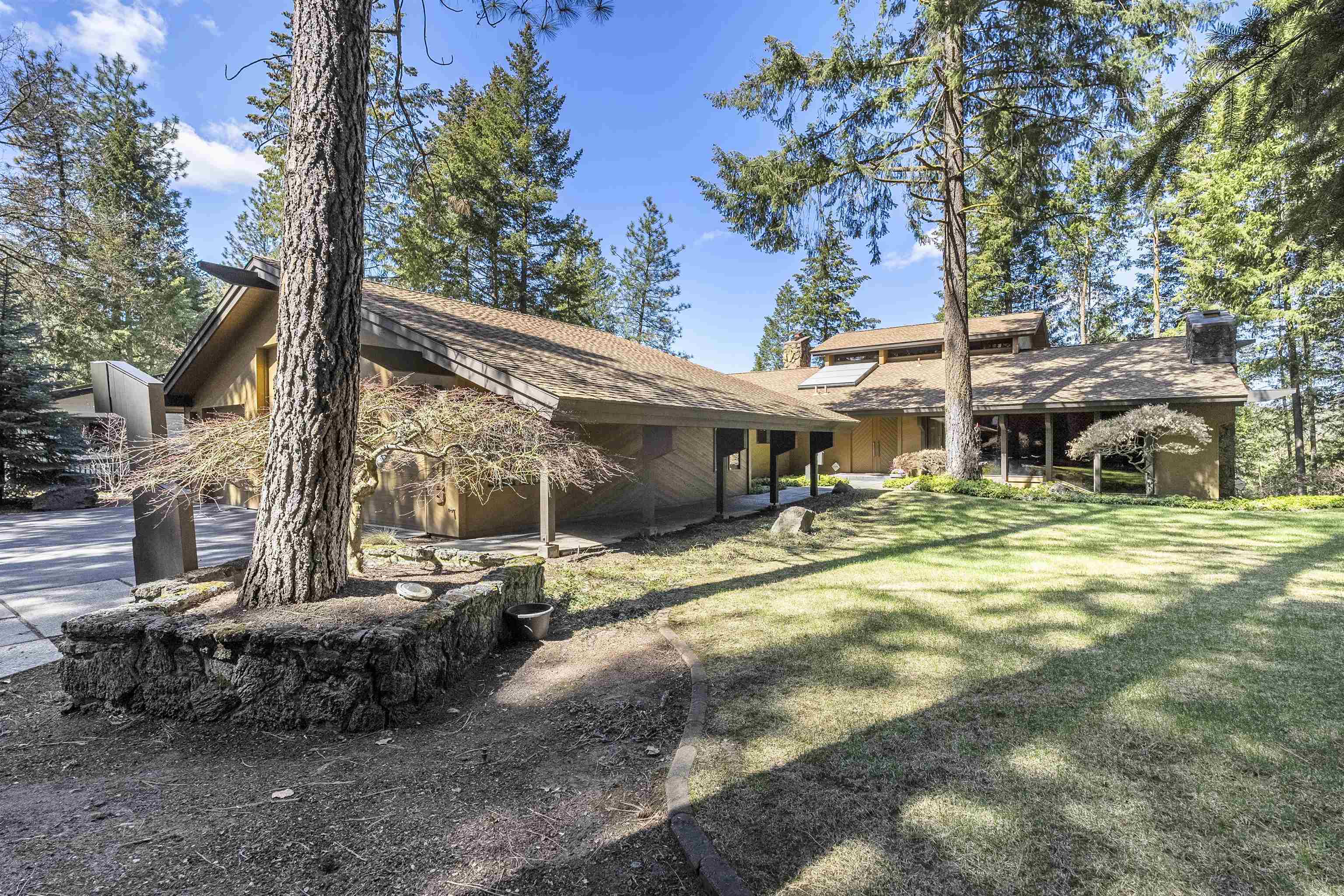 Property Photo: 1416 W Cherrywood Ct WA 99218