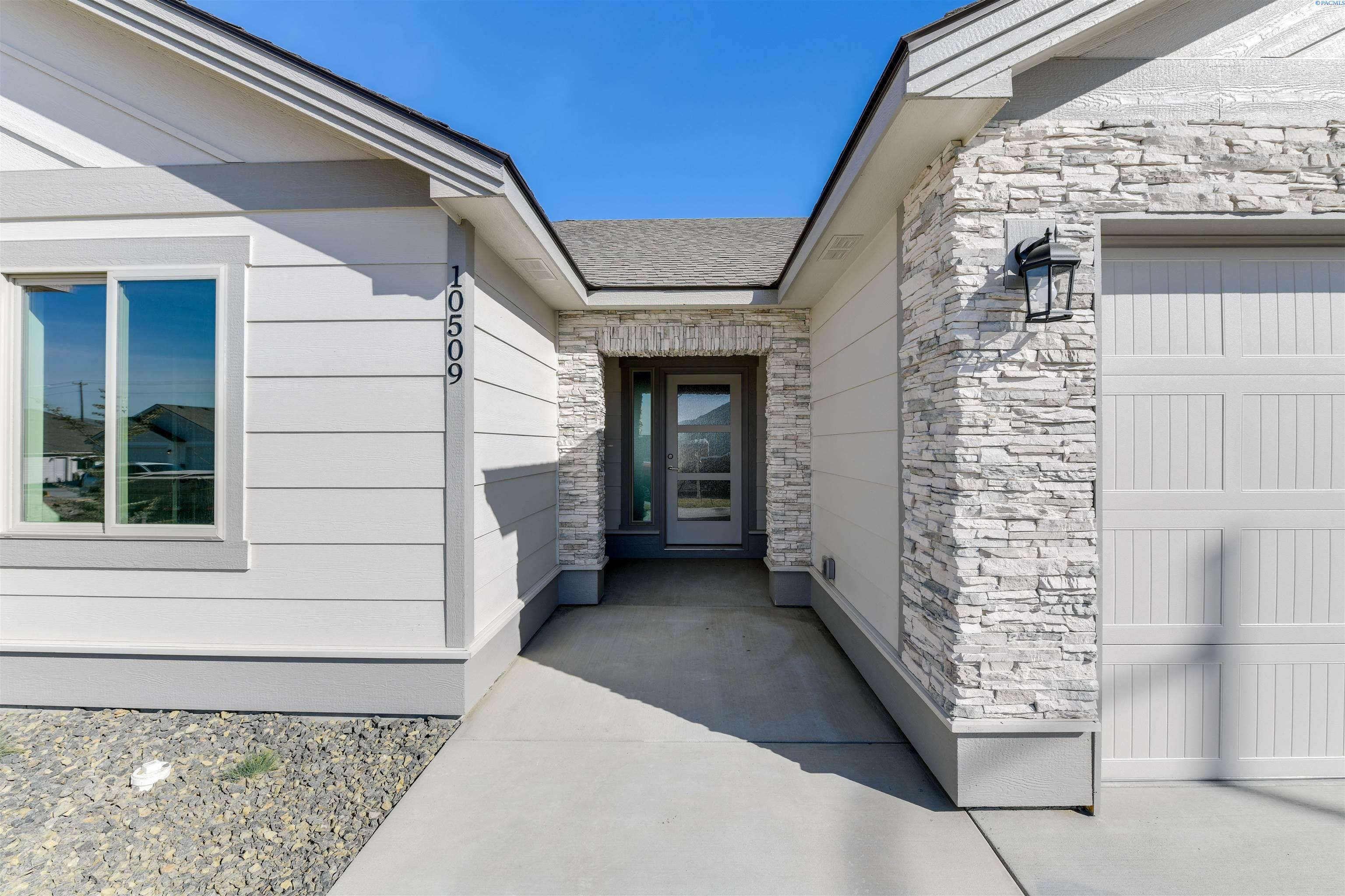 Property Photo: 10509 Chinook Dr WA 99301