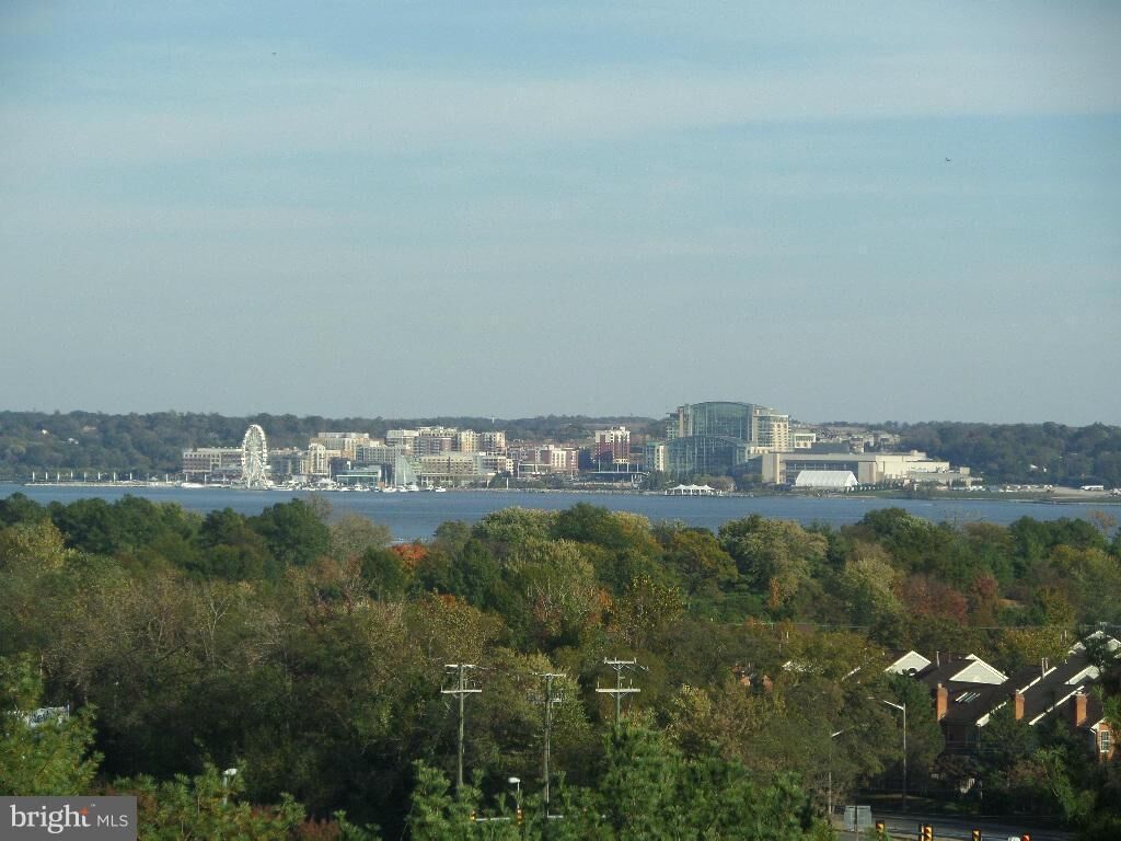 Property Photo:  2059 Huntington Avenue 1409  VA 22303 