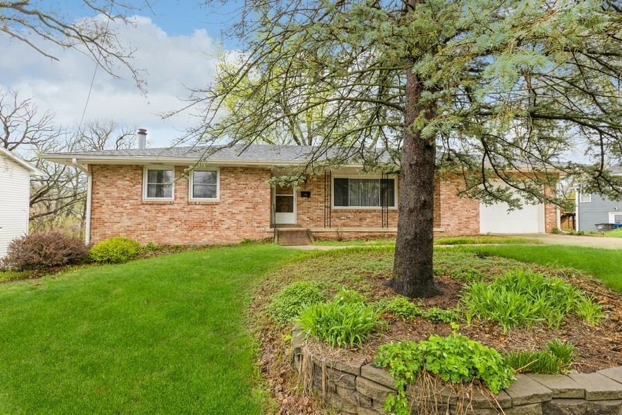 Property Photo:  21 E Gray Street  IA 50315 