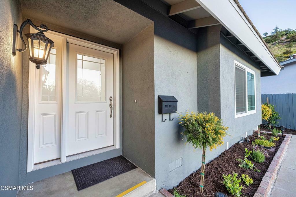 Property Photo:  325 Ridgemont Court  CA 91320 