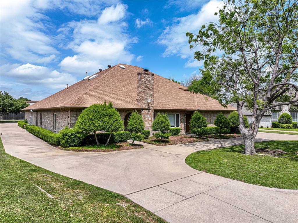 Property Photo: 5606 Ridgerock Road TX 76132
