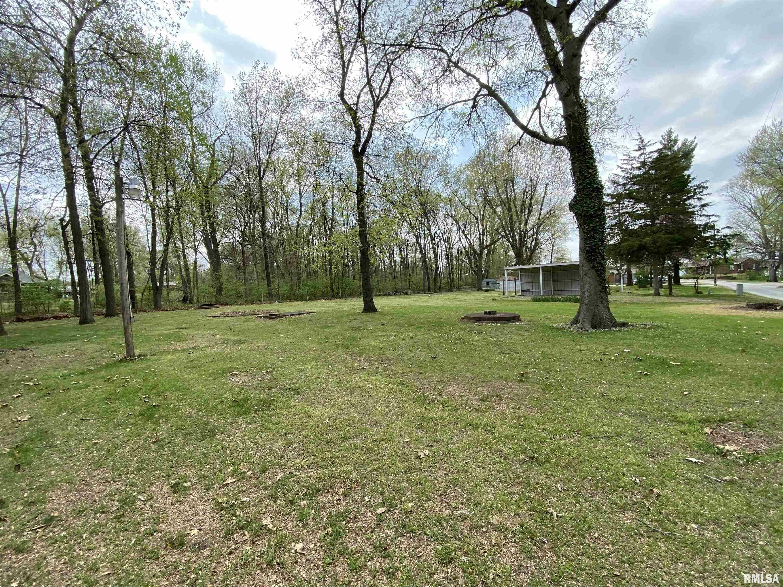 Property Photo:  14017 County Road 1350 N  IL 62644 