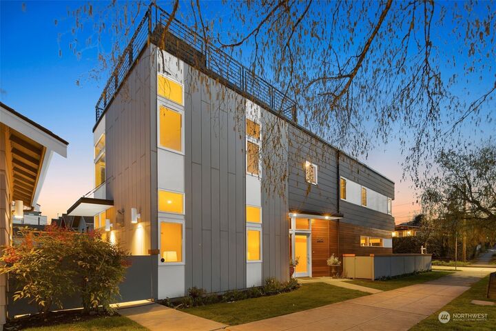 Property Photo: 2803 E Pike Street WA 98122