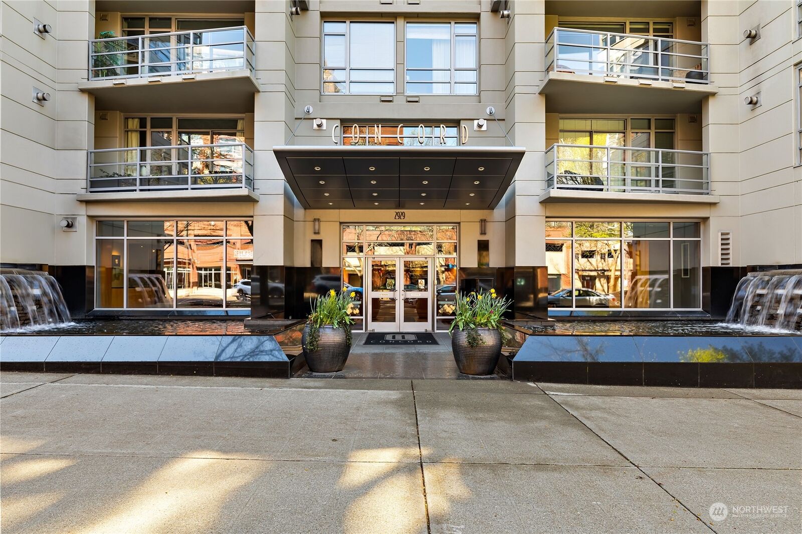 Property Photo:  2929 1st Ave Avenue 1021  WA 98121