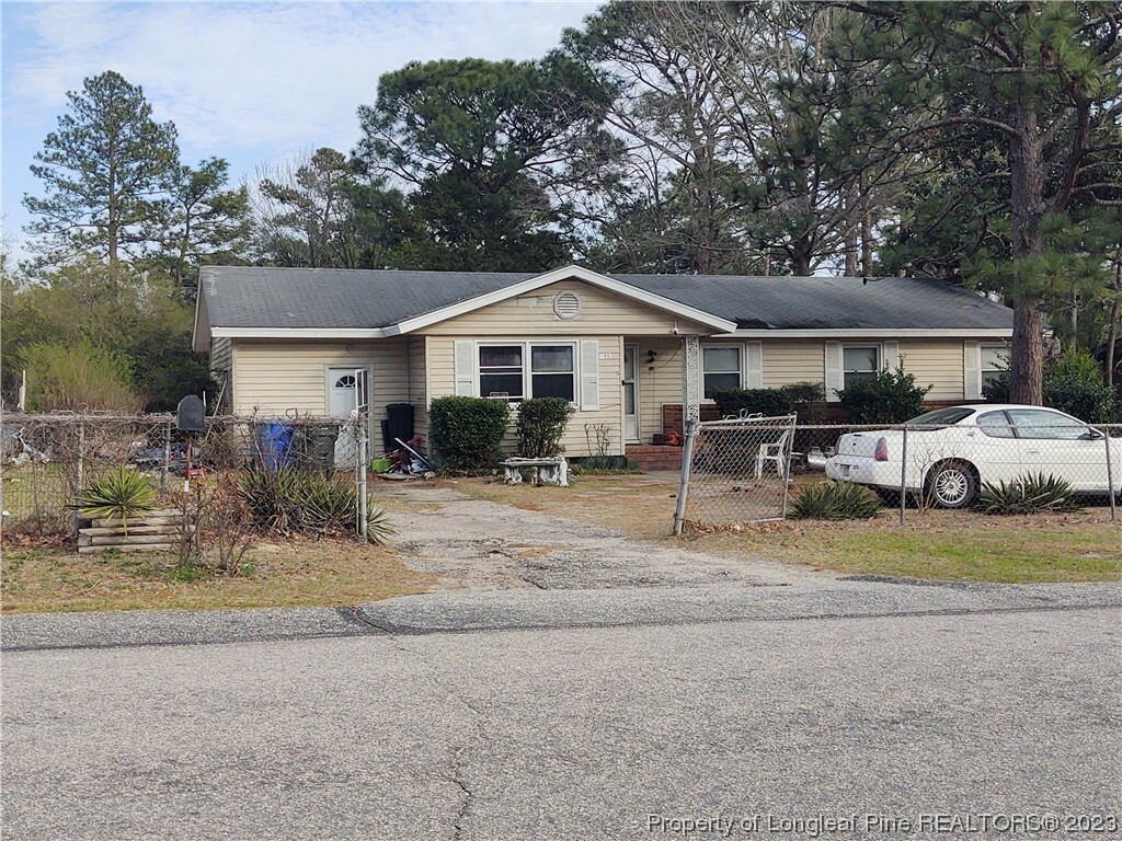 Property Photo:  1903 Wendover Drive  NC 28304 