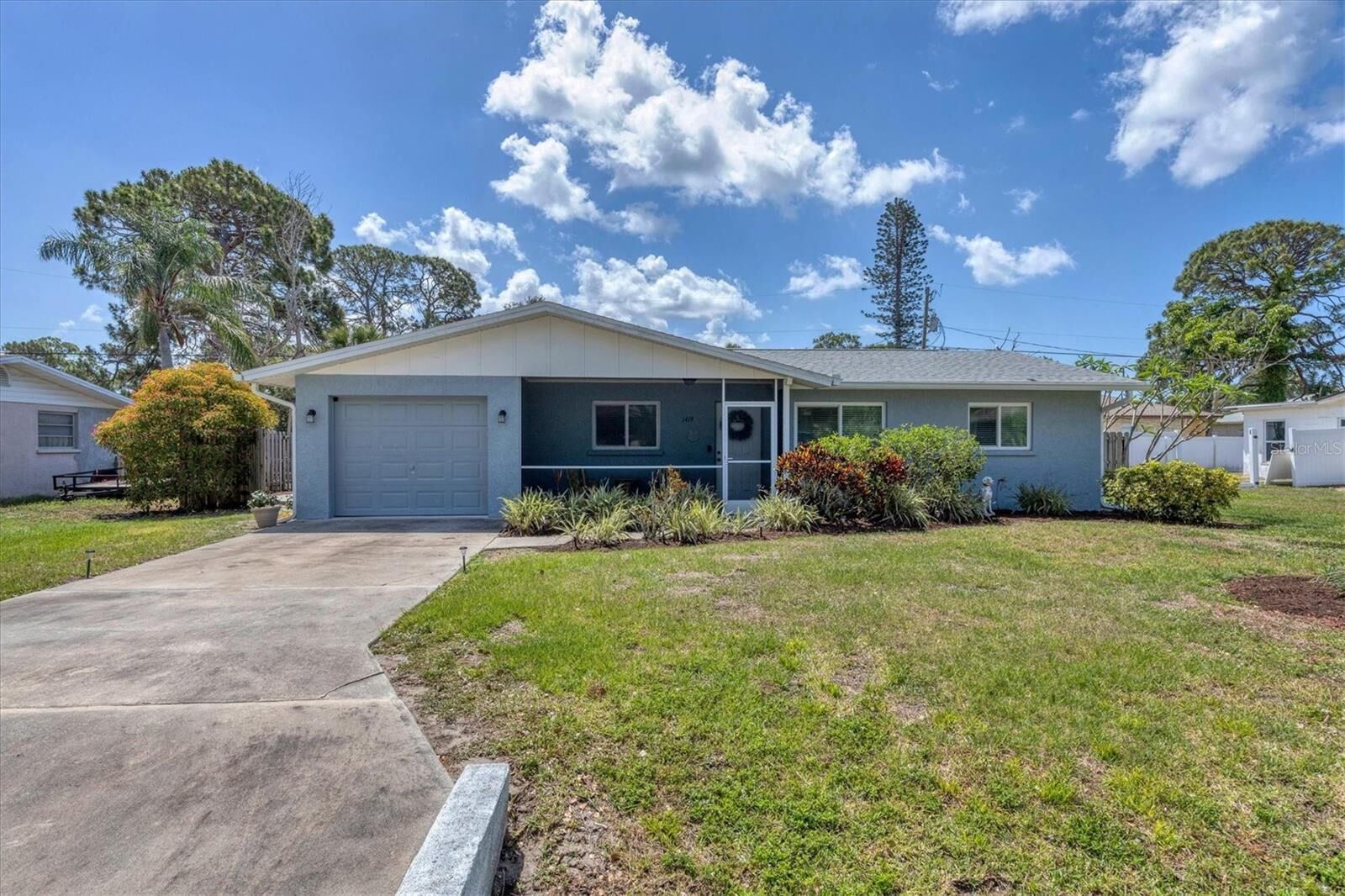 Property Photo:  1419 Horizon Road  FL 34293 
