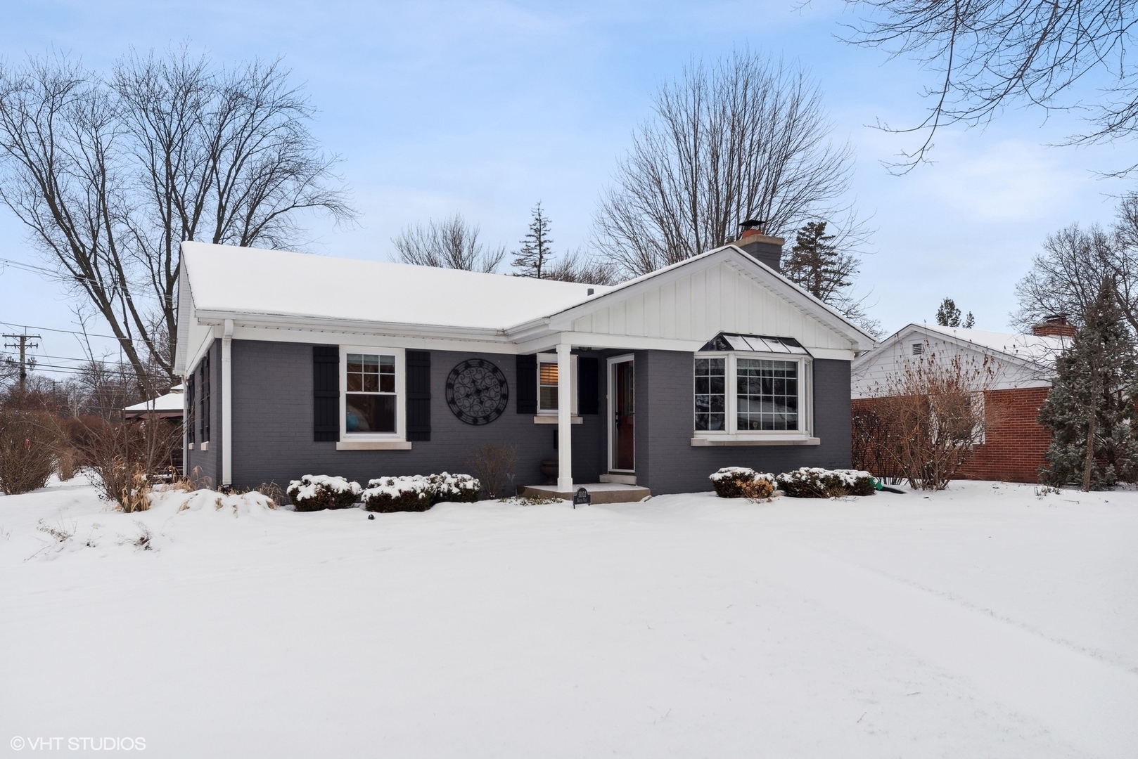 Property Photo:  1002 N Vail Avenue  IL 60004 