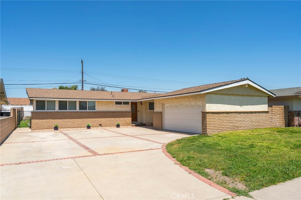 Property Photo:  2475 W Chanticleer Road  CA 92804 