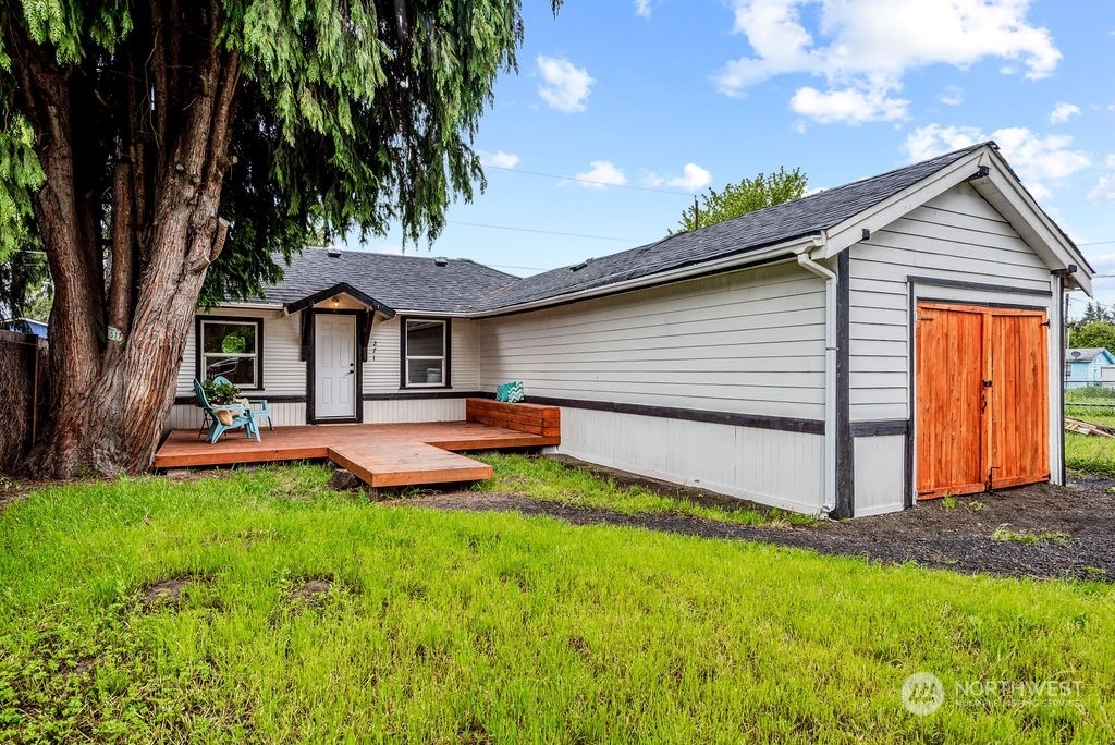 Property Photo:  271 24th Avenue  WA 98632 