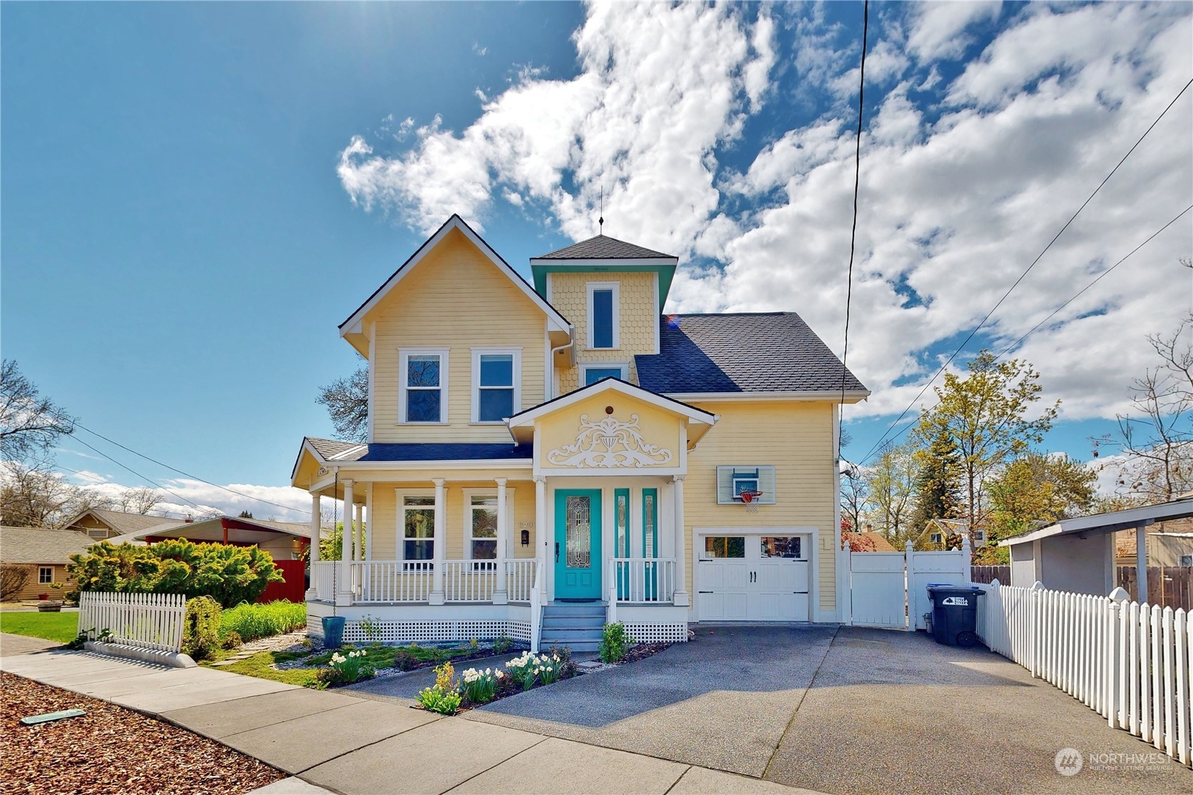 Property Photo:  620 Howard Street  WA 99362 