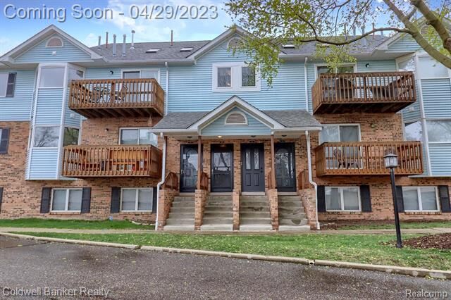 301 Pinewood Circle  Plymouth MI 48170 photo