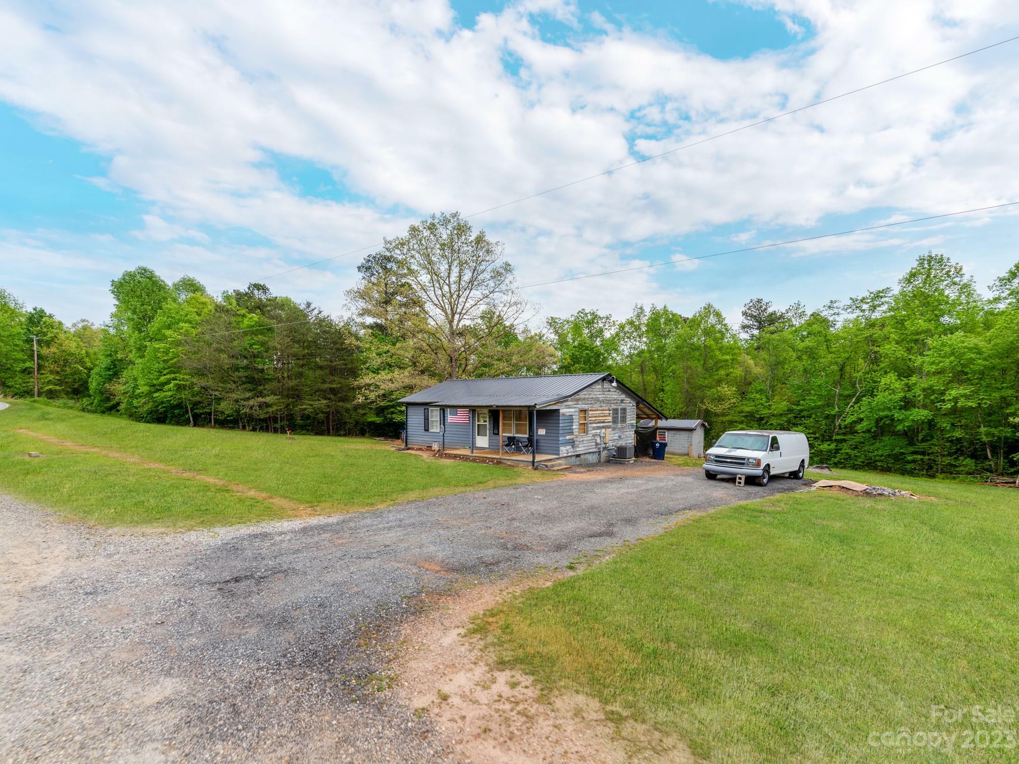 Property Photo: 11 Roads End Garage Lane NC 28681