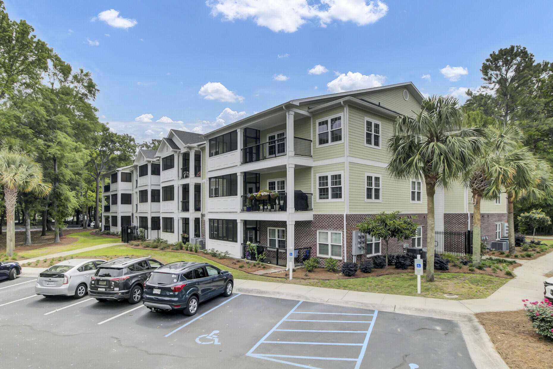Property Photo:  1025 Riverland Woods Place # 811  SC 29412 