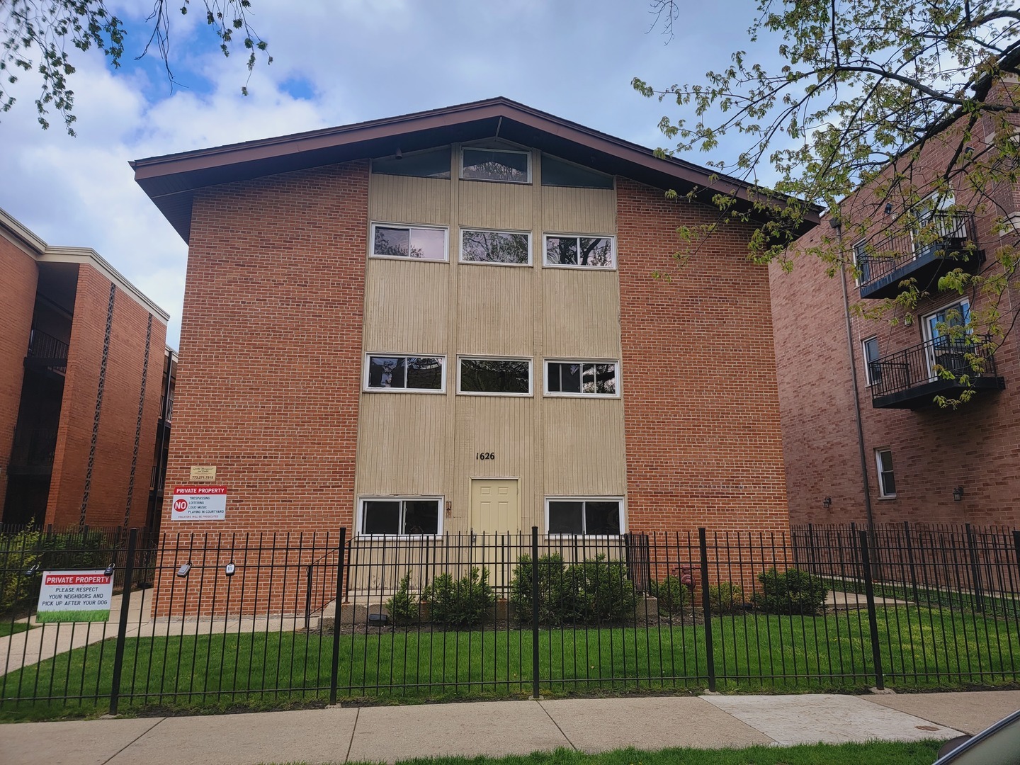 Property Photo:  1626 W Estes Avenue 3A  IL 60626 