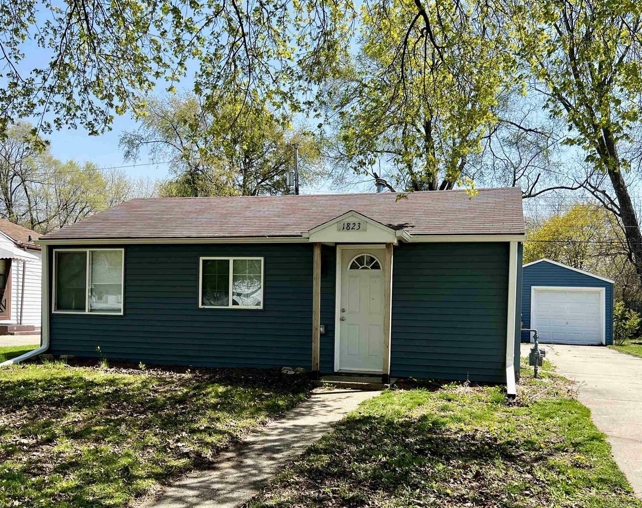 Property Photo:  1823 Spruce St  WI 53511 