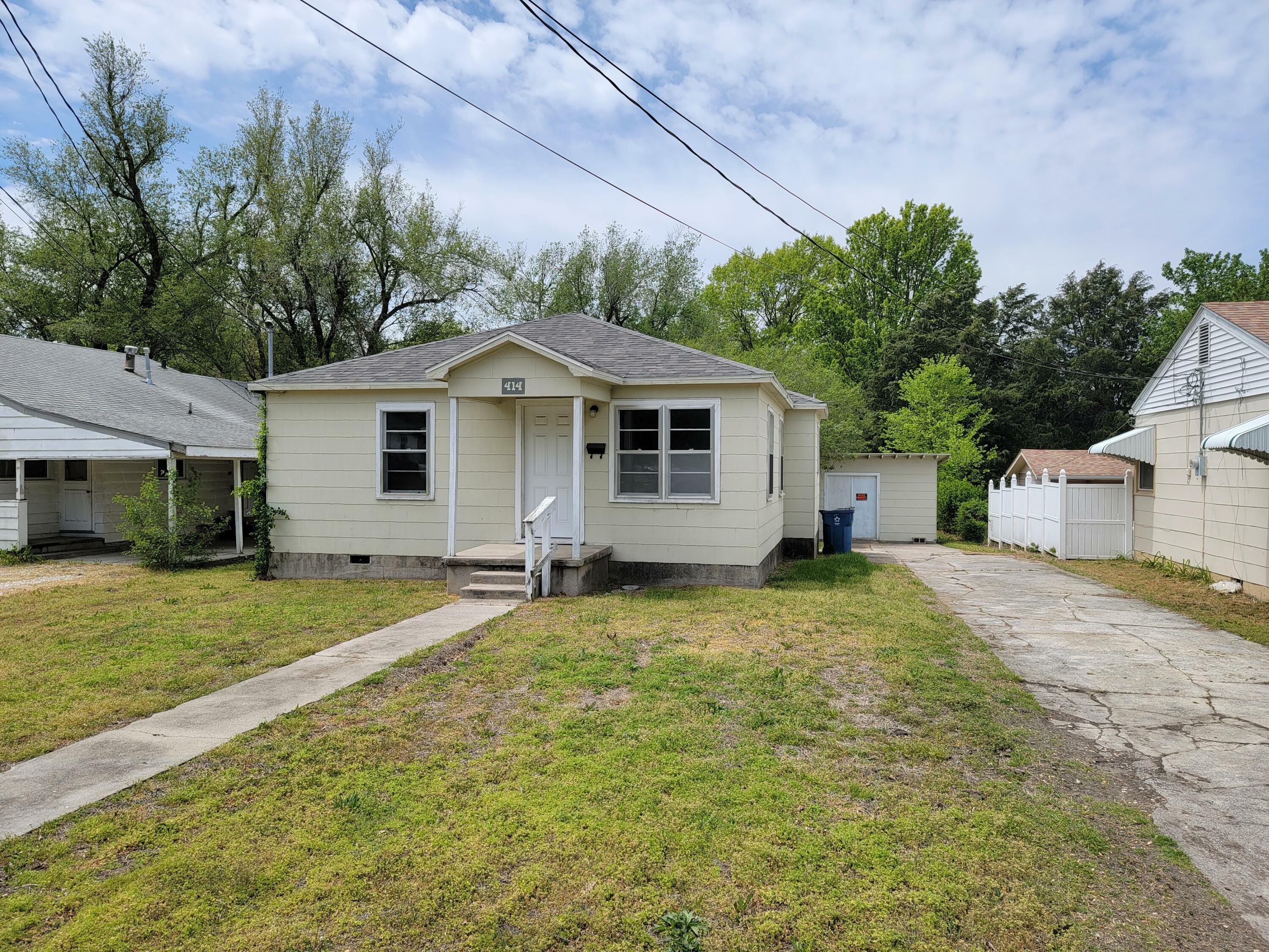 Property Photo:  414 S Monroe Avenue  MO 64801 