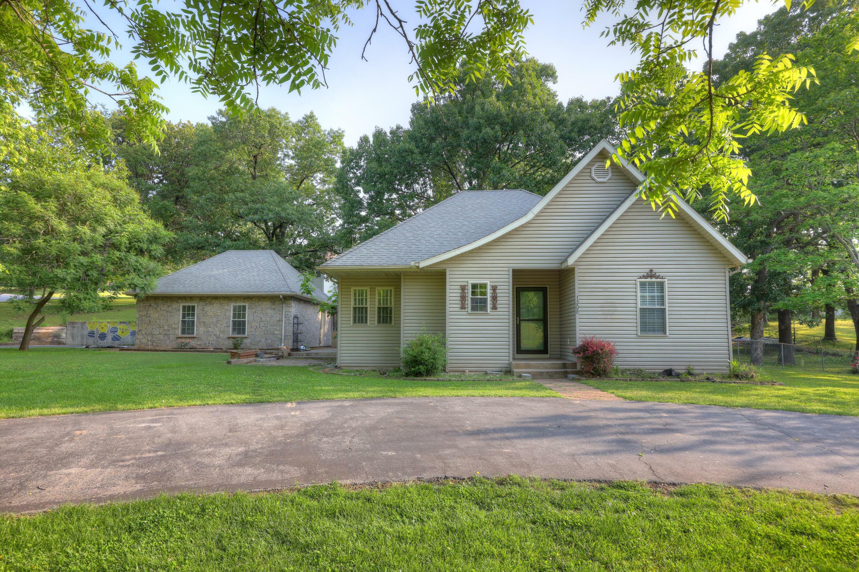 Property Photo:  1208 Johnson Drive  MO 64850 