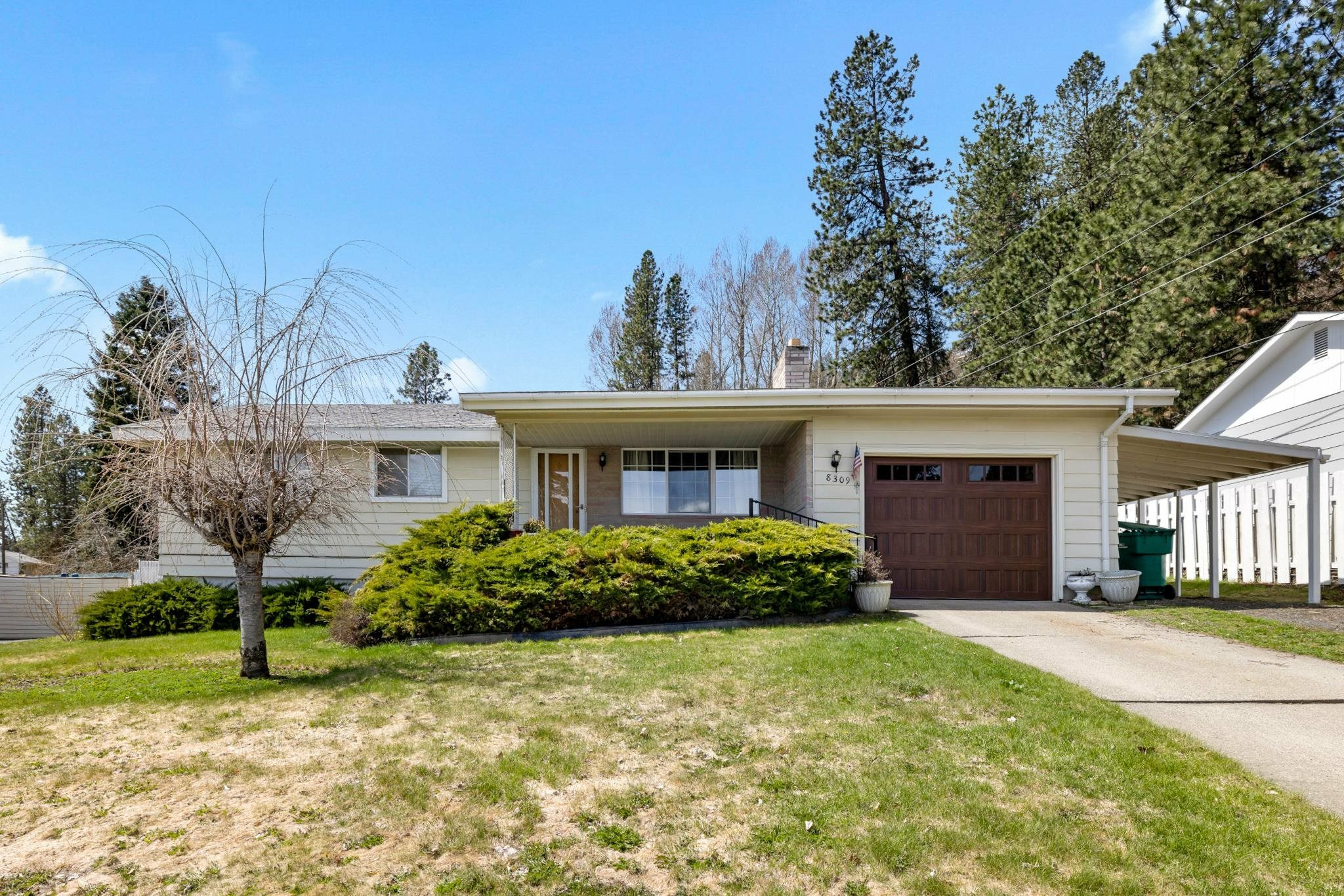 Property Photo: 8309 N Carolina Way WA 99208