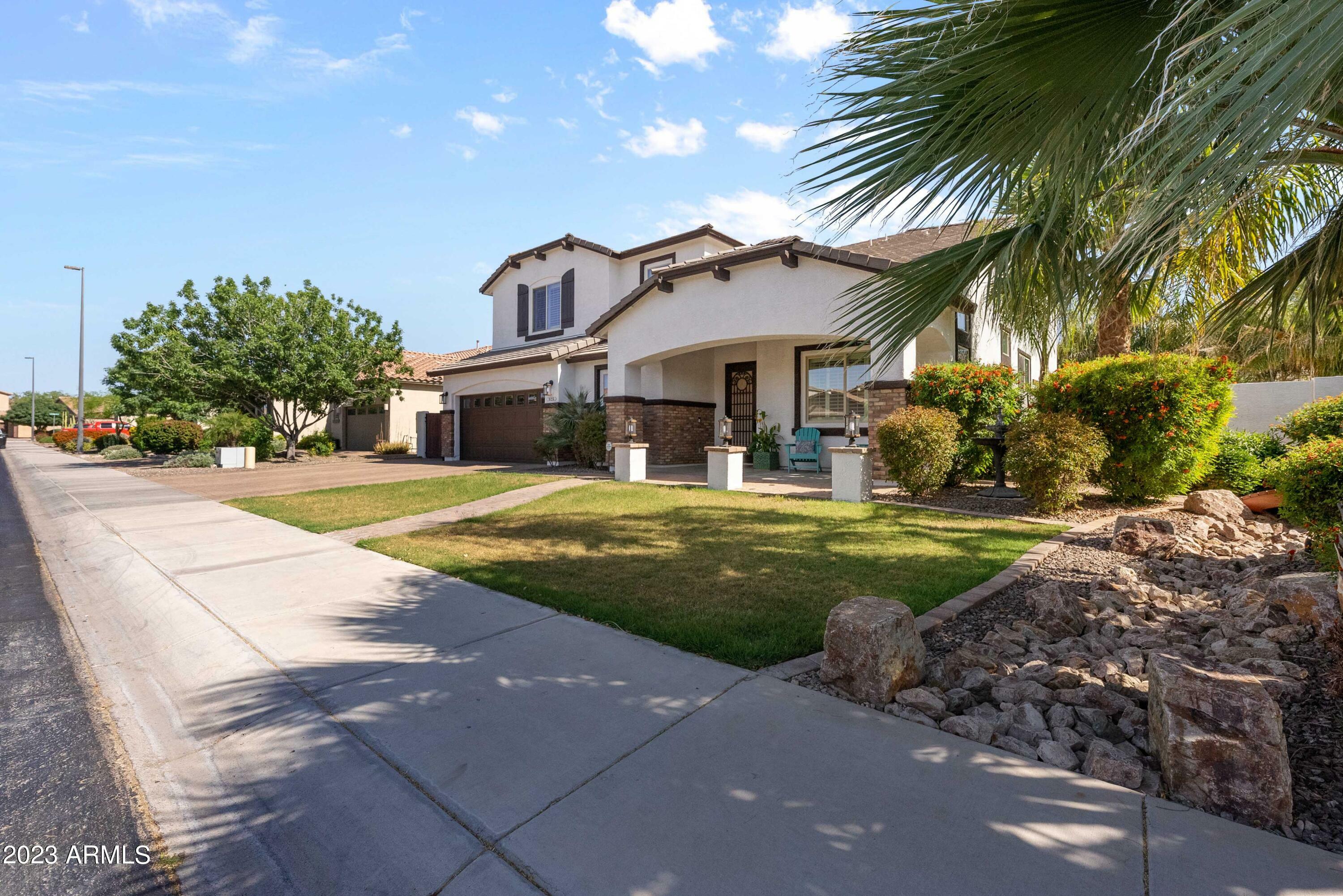 Property Photo:  925 E Dumbarton Avenue  AZ 85298 