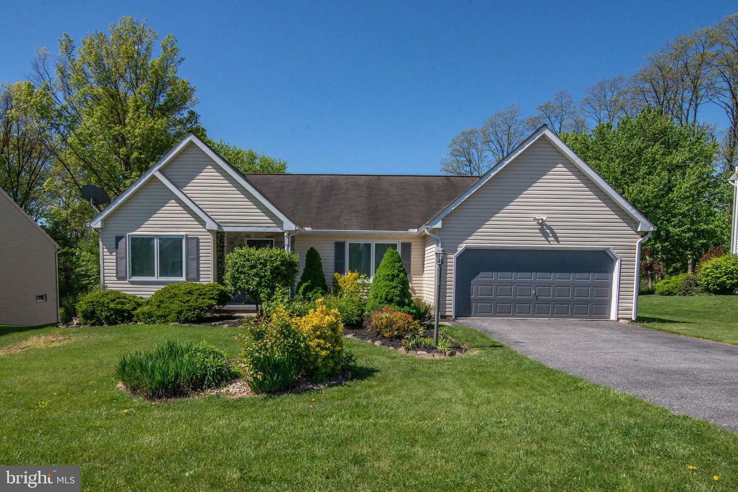 Property Photo:  112 Cranbrook Drive  PA 17315 