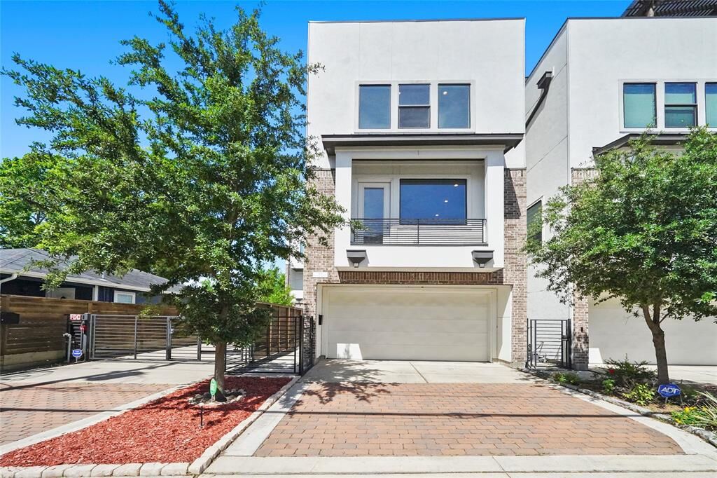 Property Photo: 1209 Thompson Street TX 77007