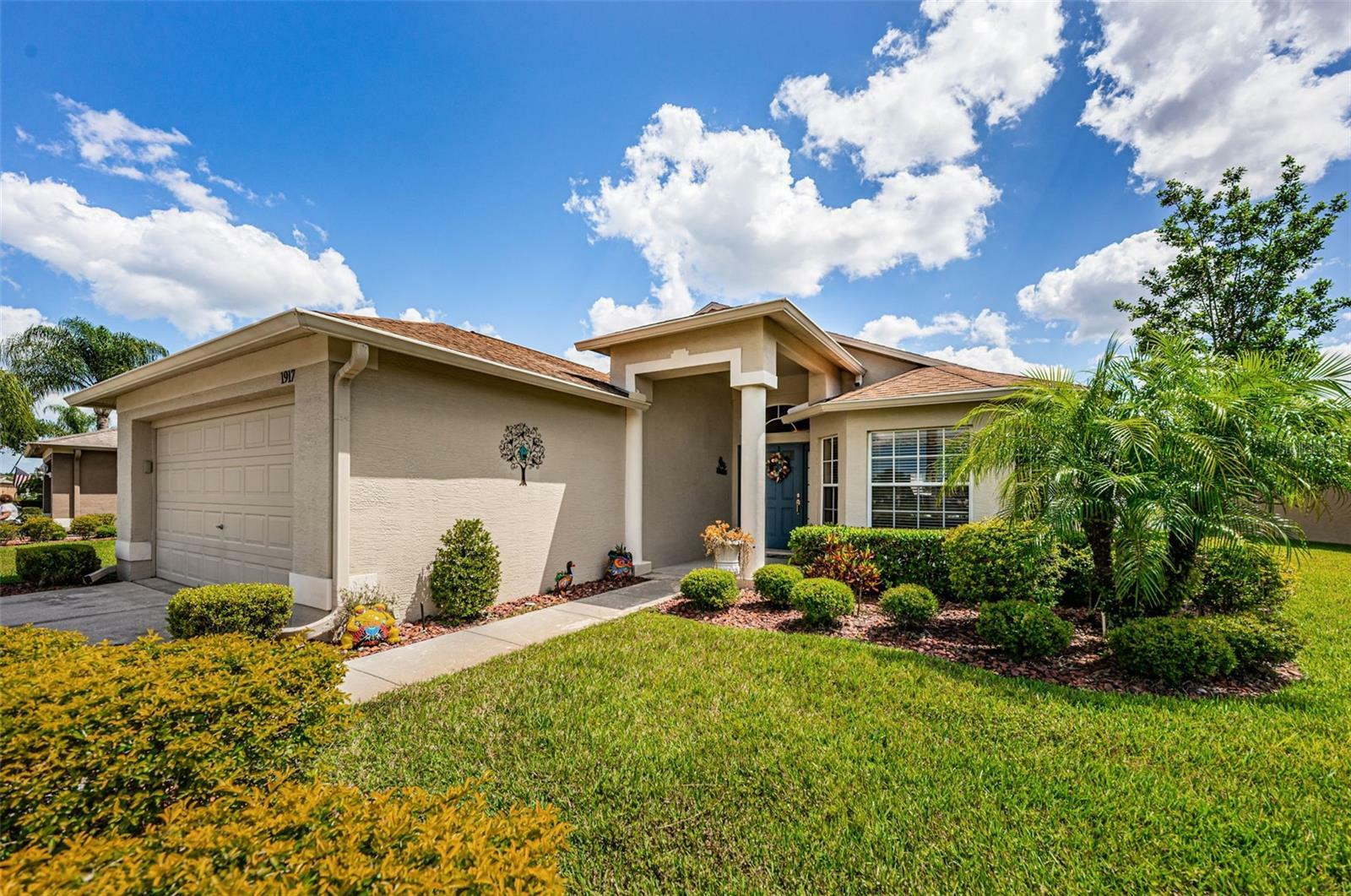 Property Photo:  1917 Arbor Knoll Loop  FL 34655 