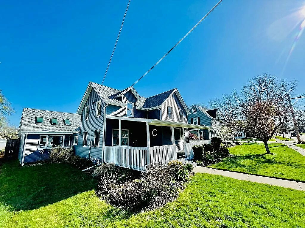 Property Photo: 407 W 3rd Street IL 61010