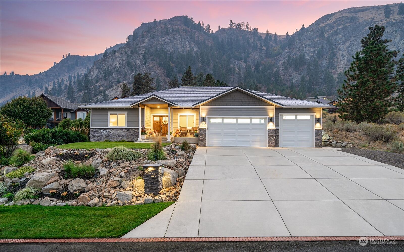 House for sale in Entiat 15313 Lakeview Street, Entiat, WA 98822