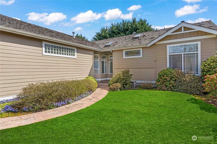 Property Photo: 7406 202nd Street Ct E WA 98387