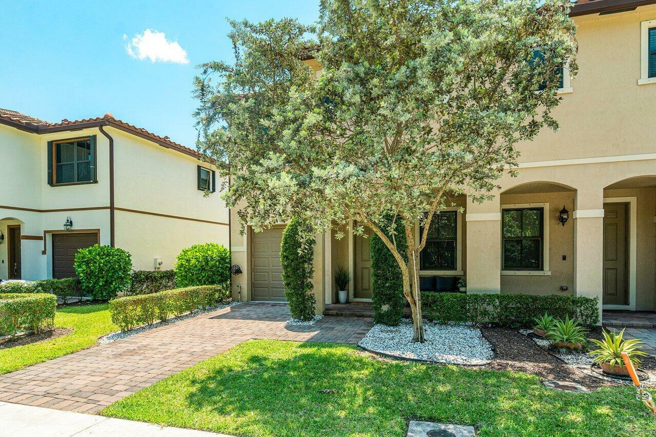 Property Photo: 6117 Bangalow Drive FL 33463