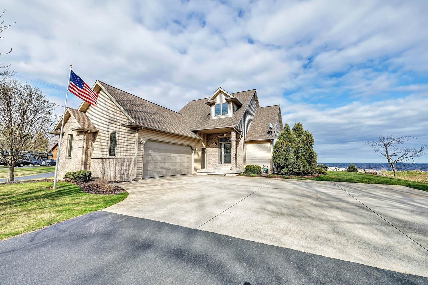 Property Photo: 6928 County Road Y WI 54153