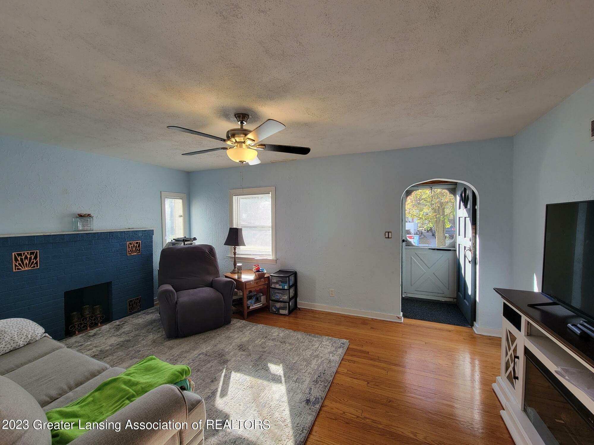 Property Photo: 529 E Greenlawn Avenue MI 48910