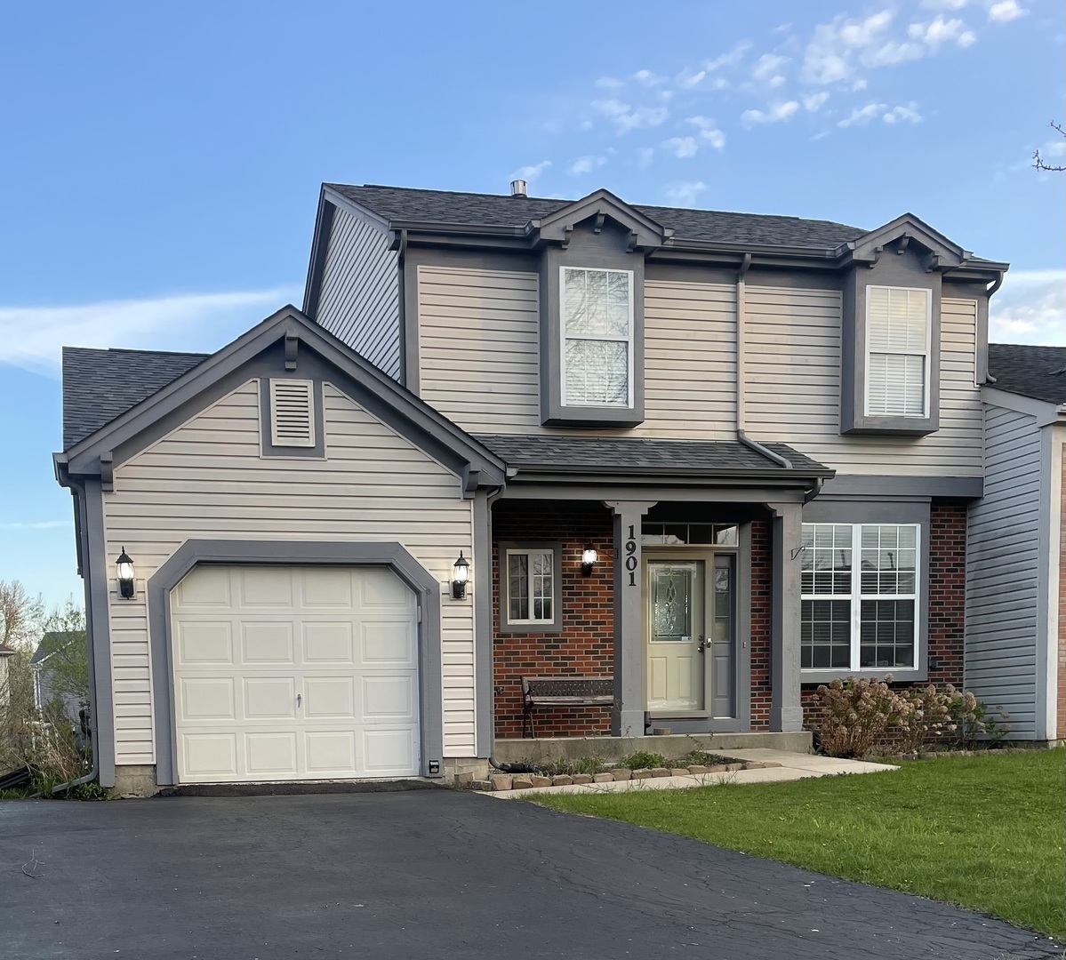 Property Photo:  1901 Barnhill Drive  IL 60060 