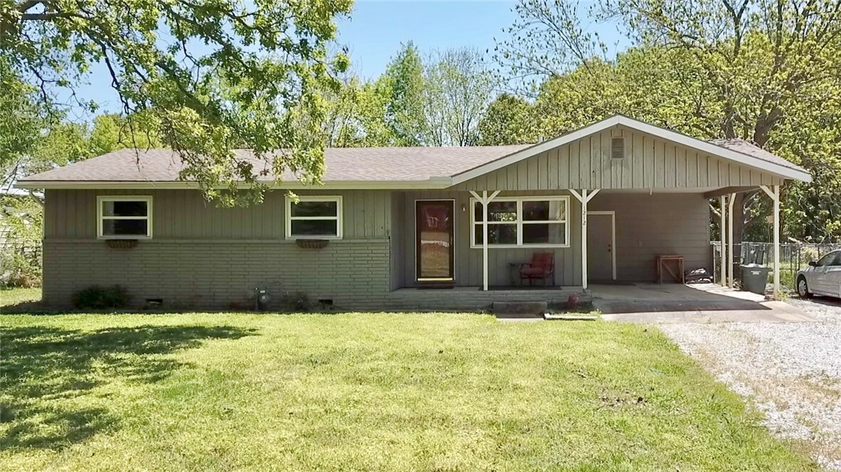 Property Photo:  1212 S Lake Sequoyah Drive  AR 72701 