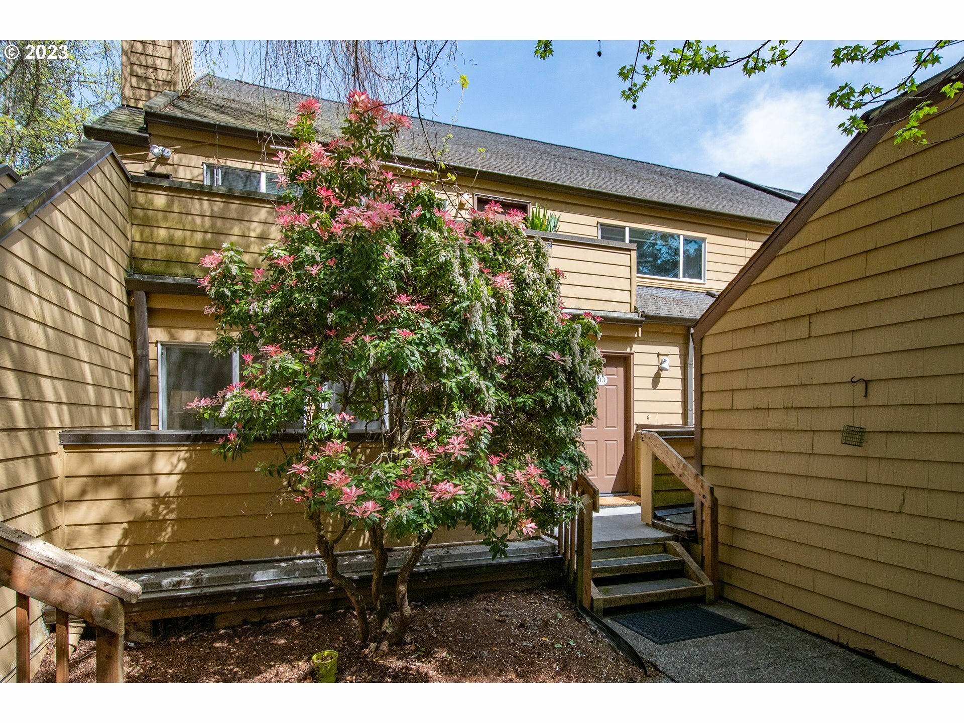 Property Photo:  1601 NE 113th St 313  WA 98686 