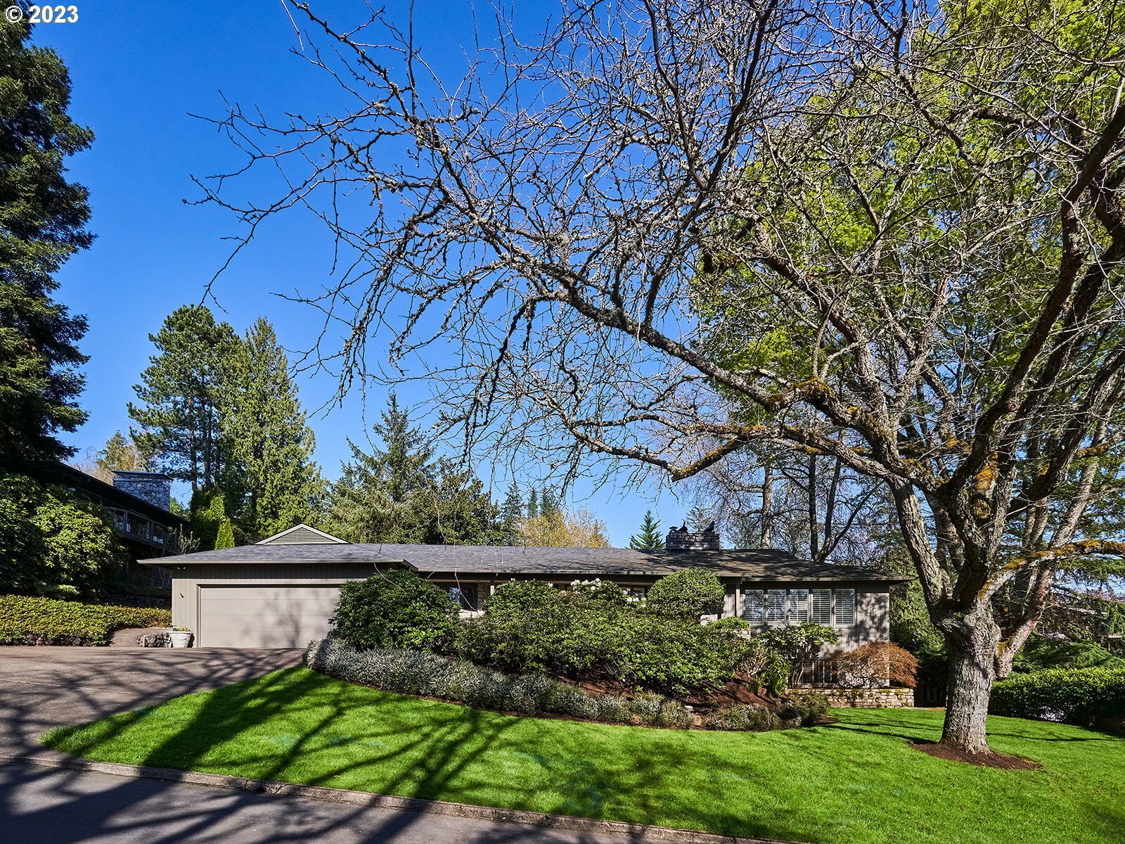 Property Photo:  3646 SW 50th Ave  OR 97221 