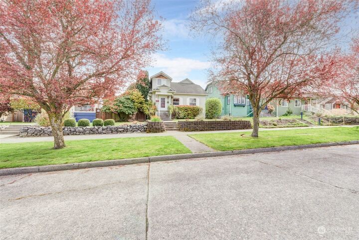 Property Photo:  1709 Rainier Avenue  WA 98201 