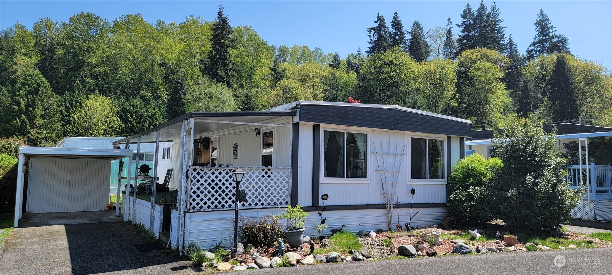 Property Photo: 11330 E Riverside Drive 31 WA 98011