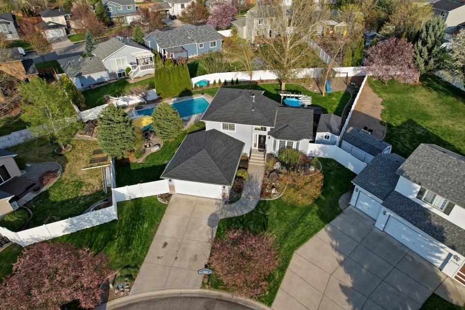 Property Photo: 23510 E Maxwell Ct WA 99019