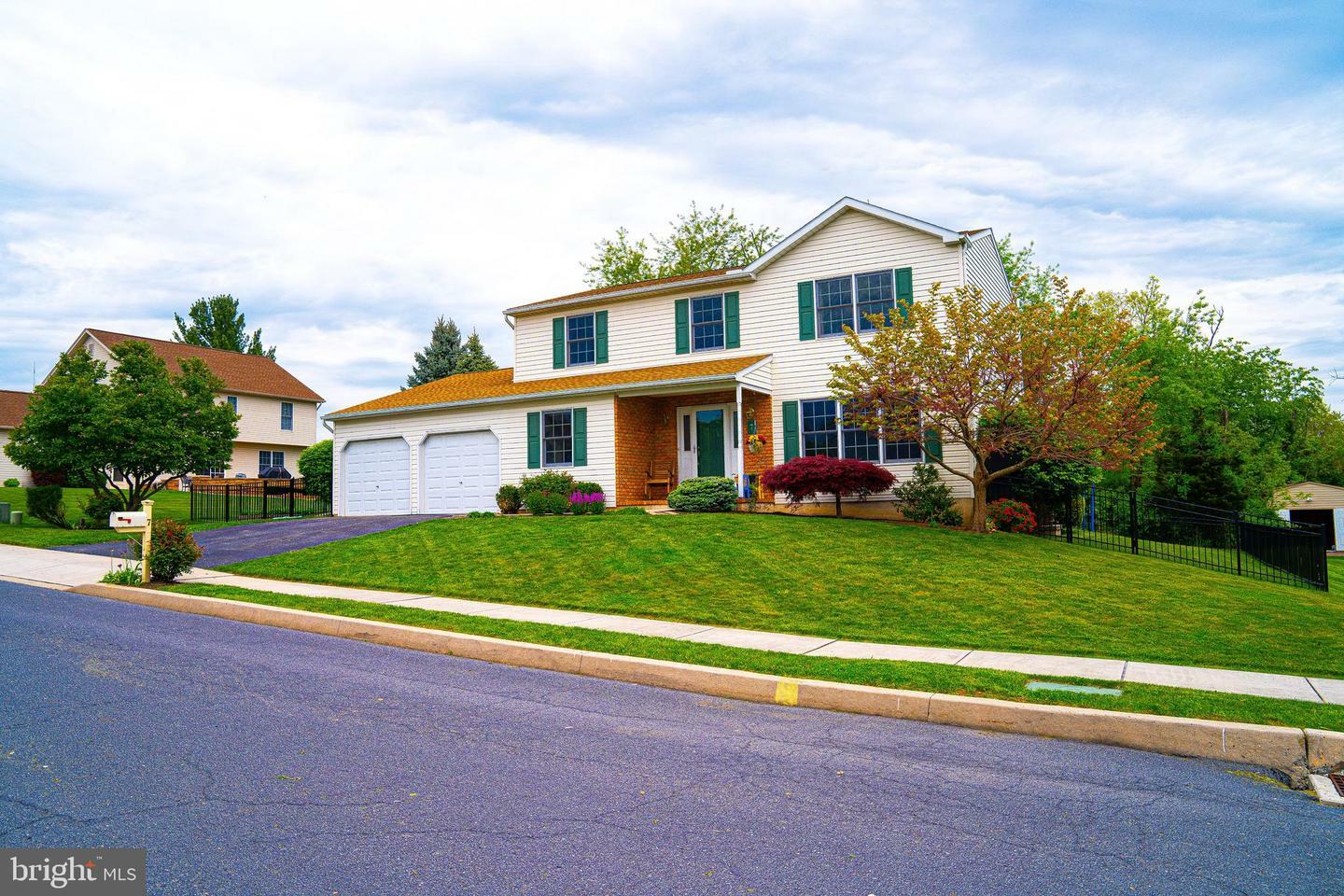 Property Photo: 7 Elm Drive PA 17025