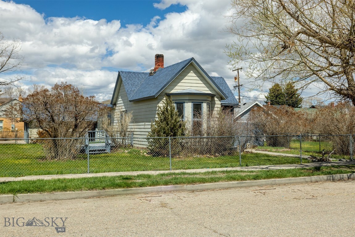 Property Photo:  529 S Railroad Avenue  MT 59725 